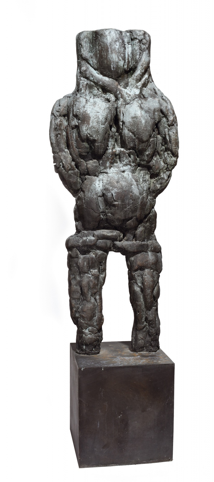 Eva Kmentová:  Velká žena / 1965 bronz / výška 175 cm cena: 687 500 Kč / Prague Auctions 27. 11. 2016