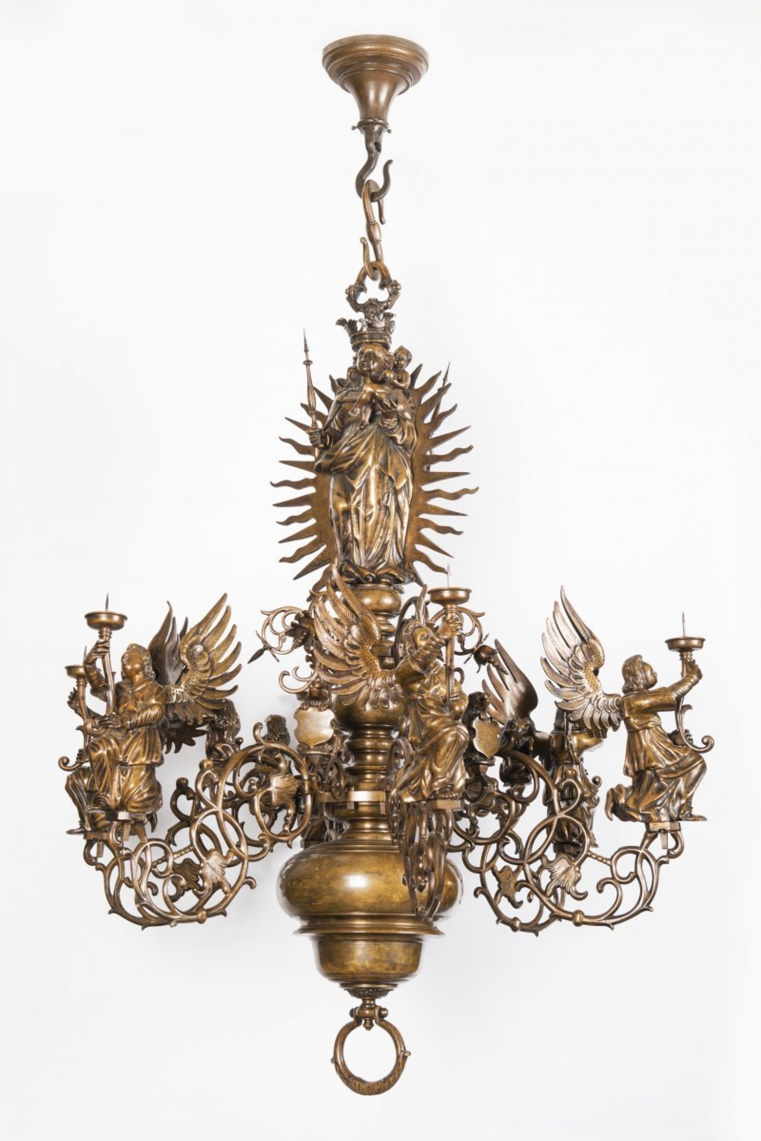 1/ Šestiramenný lustr, Jižní Německo, kolem 1600 bronz, 125,5 x 100 cm, dosažená cena: 1 860 000 Kč   Arthouse Hejtmánek 30. 11. 2017