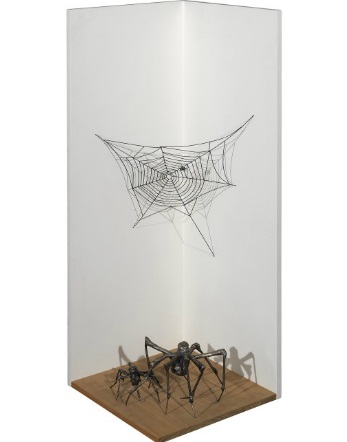 Louise Bourgeois: Spide Home / 2002 / bronz, dřevo, barva / 121 x 42 x 42 cm / Christie`s 13. 10. 2014 / odhad 350 - 450 000 GBP